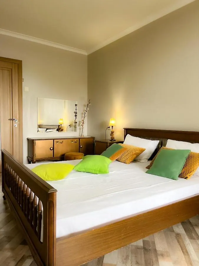 Apart-Pokhnyaki, Osokorki,Kharkovskaya Kyiv Apartment