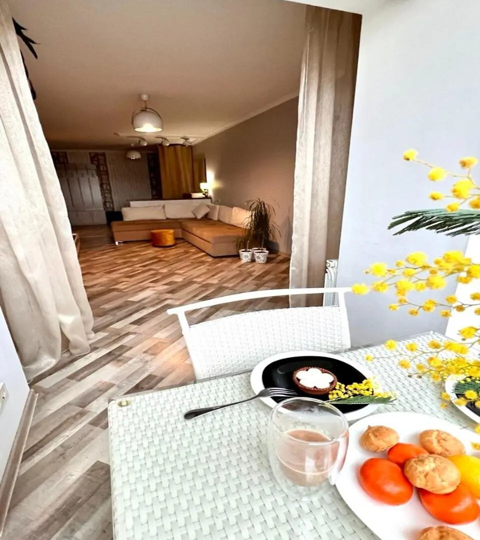 Apart-Pokhnyaki, Osokorki,Kharkovskaya Kyiv Apartment